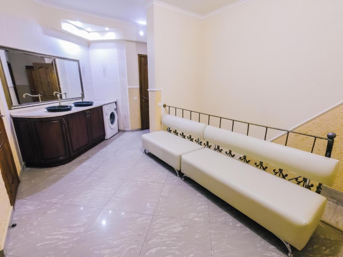 Saperka Hostel Kiev Buitenkant foto